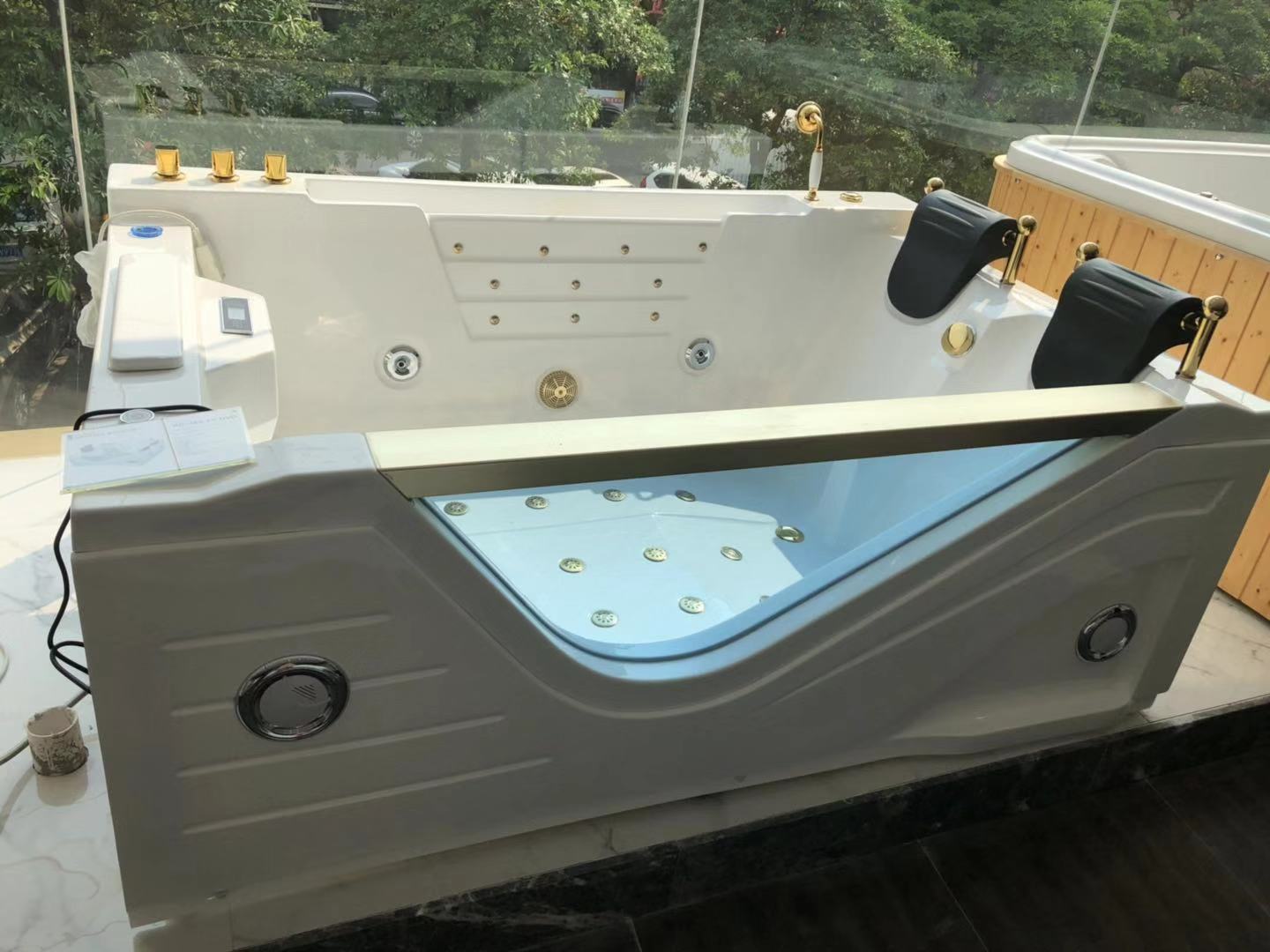 Whirlpool Bathtub Hirossy Jacu – W Spa & Wellness Bewertung und Preis